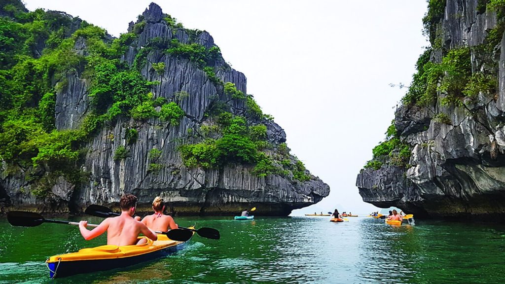 cheo kayak vịnh Lan Hạ